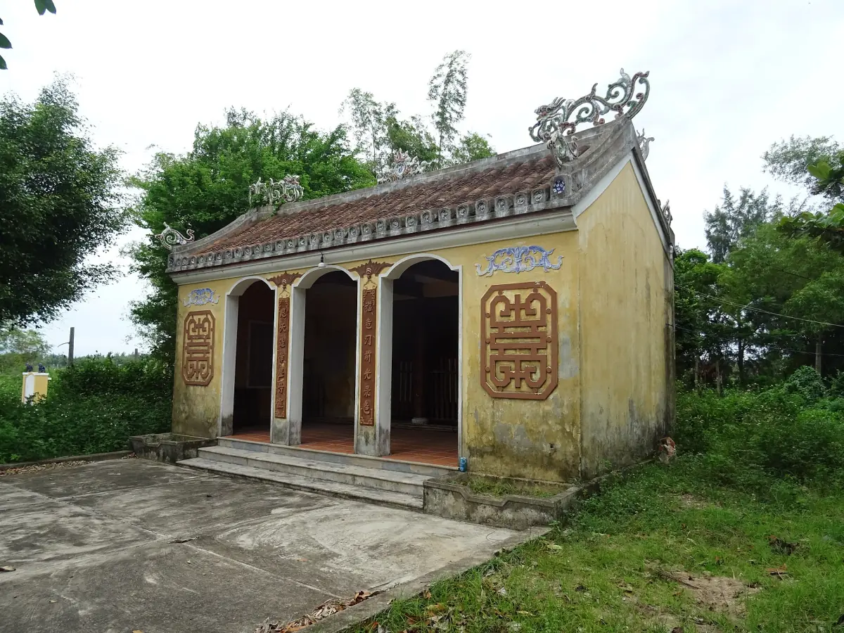 A small village temple in Tra Que